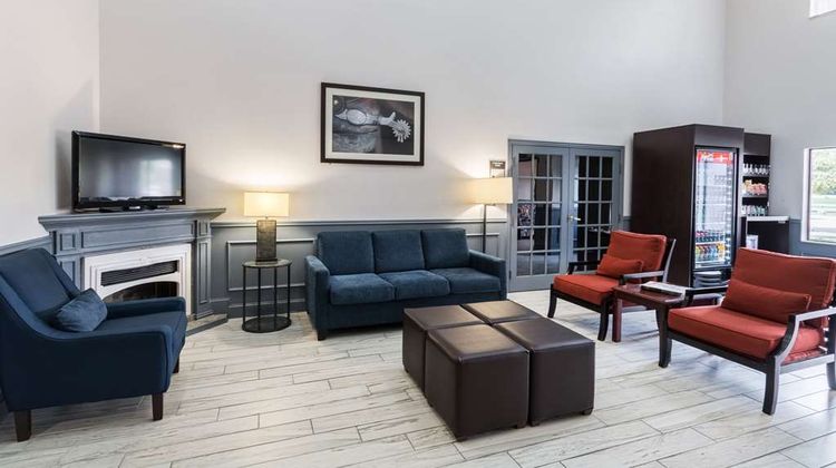 Quality Suites Burleson Lobby