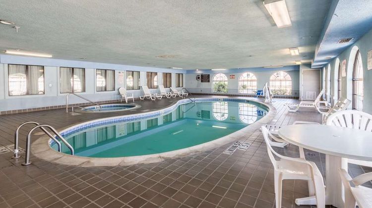 Quality Suites Burleson Pool