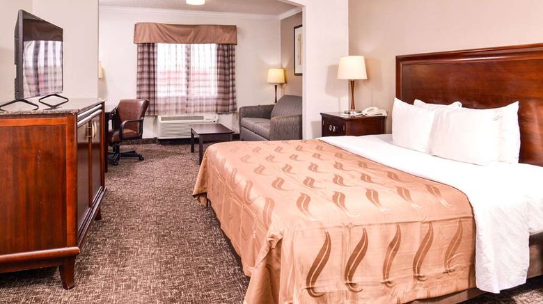 <b>Quality Inn and Suites Beaumont Suite</b>. Images powered by <a href="https://iceportal.shijigroup.com/" title="IcePortal" target="_blank">IcePortal</a>.