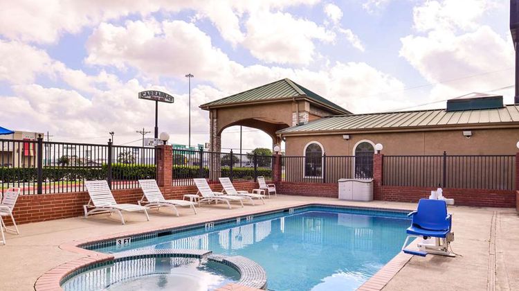 Quality Inn and Suites Beaumont Pool