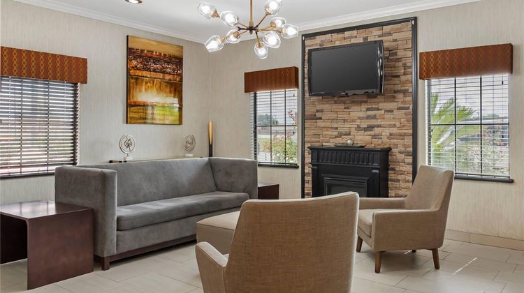 Quality Inn and Suites Beaumont Lobby