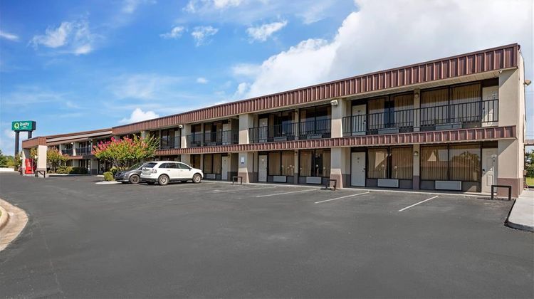 Quality Inn Exterior