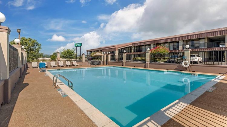 Quality Inn Pool