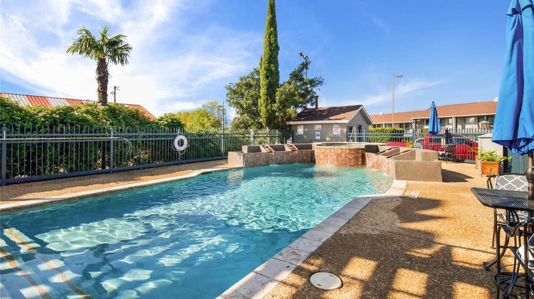 <b>Quality Inn Marble Falls Pool</b>. Images powered by <a href="https://iceportal.shijigroup.com/" title="IcePortal" target="_blank">IcePortal</a>.