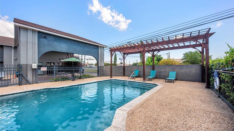 <b>Quality Inn Marble Falls Pool</b>. Images powered by <a href="https://iceportal.shijigroup.com/" title="IcePortal" target="_blank">IcePortal</a>.