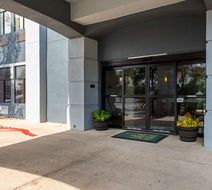 Quality Suites Austin South St Elmo District Exterior