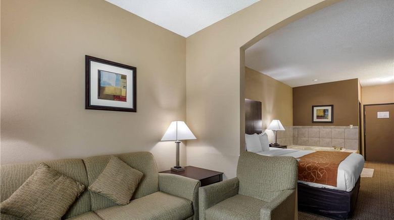 <b>Comfort Suites Room</b>. Images powered by <a href="https://iceportal.shijigroup.com/" title="IcePortal" target="_blank">IcePortal</a>.