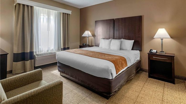 <b>Comfort Suites Suite</b>. Images powered by <a href="https://iceportal.shijigroup.com/" title="IcePortal" target="_blank">IcePortal</a>.