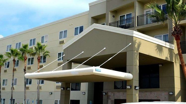 Comfort Suites Exterior