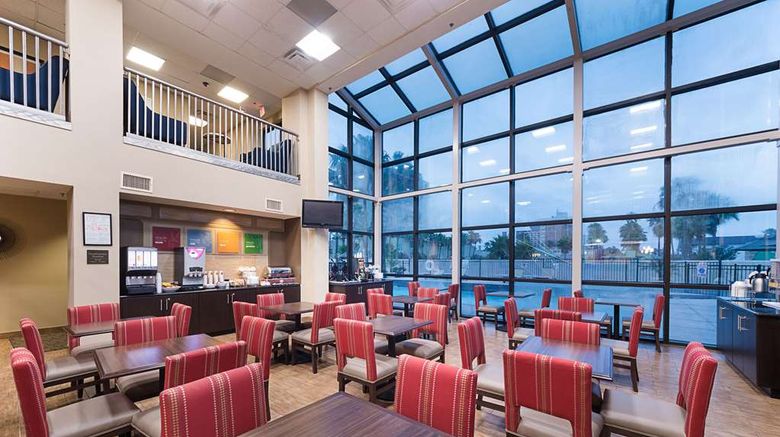 <b>Comfort Suites Restaurant</b>. Images powered by <a href="https://iceportal.shijigroup.com/" title="IcePortal" target="_blank">IcePortal</a>.