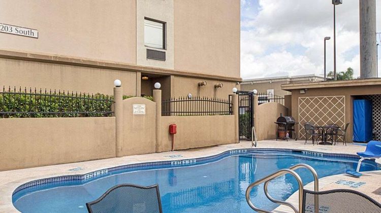 Comfort Inn Near Medical Center Pool