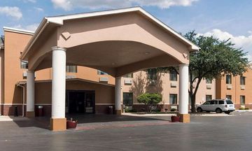 Quality Suites of Midland
