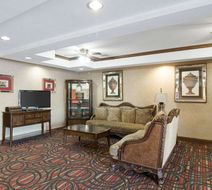 Quality Suites of Midland Lobby