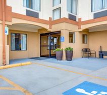 Comfort Inn & Suites Market Ctr Exterior