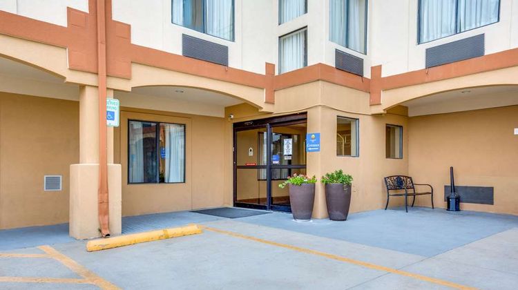Comfort Inn & Suites Market Ctr Exterior
