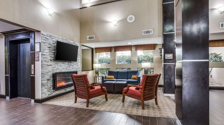 Comfort Inn & Suites Market Ctr Lobby