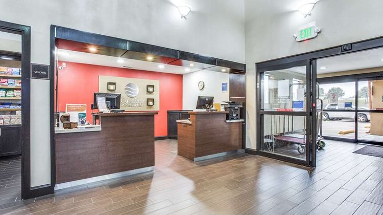 Comfort Inn & Suites Market Ctr Lobby