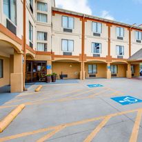 Comfort Inn & Suites Market Ctr