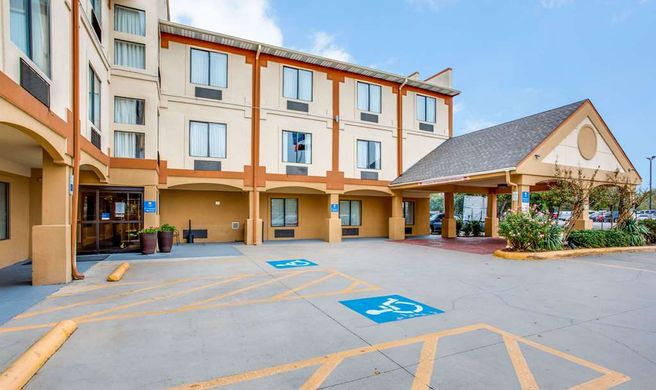 Comfort Inn & Suites Market Ctr Exterior