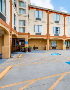 Comfort Inn & Suites Market Ctr