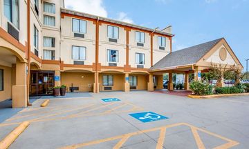 Comfort Inn & Suites Market Ctr