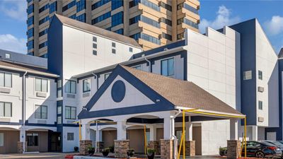 Comfort Inn & Suites Market Ctr