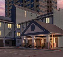 Comfort Inn & Suites Market Ctr Exterior