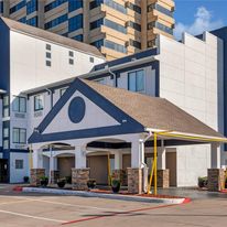 Comfort Inn & Suites Market Ctr
