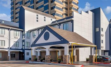 Comfort Inn & Suites Market Ctr