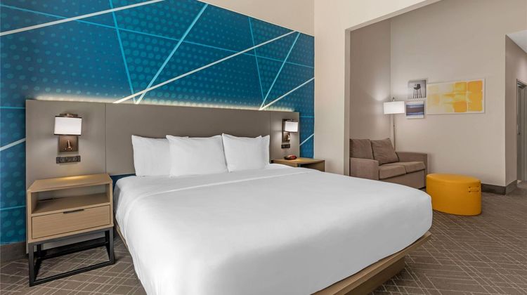 Comfort Inn & Suites Market Ctr Suite