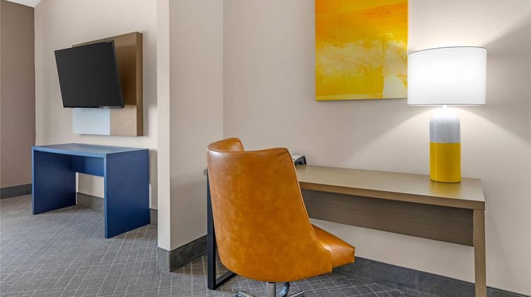 Comfort Inn & Suites Market Ctr Suite