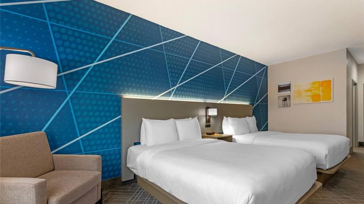 Comfort Inn & Suites Market Ctr Room