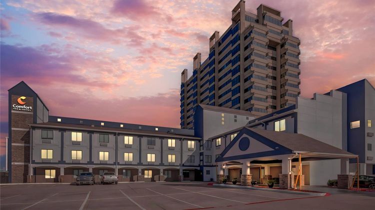 Comfort Inn & Suites Market Ctr Exterior