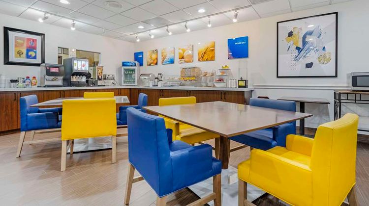 Comfort Suites Willowbrook Restaurant