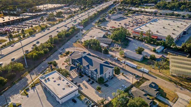 Comfort Suites Willowbrook Exterior