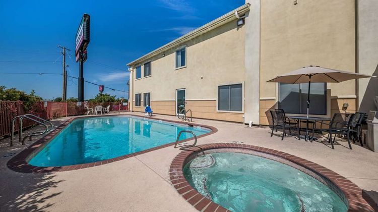 Quality Inn and Suites Terrell Pool