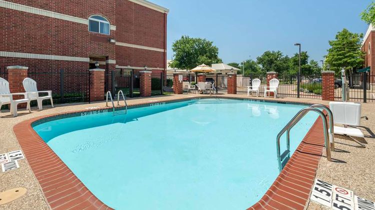 Comfort Suites McKinney-Allen Pool
