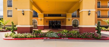 Comfort Suites Westchase Exterior