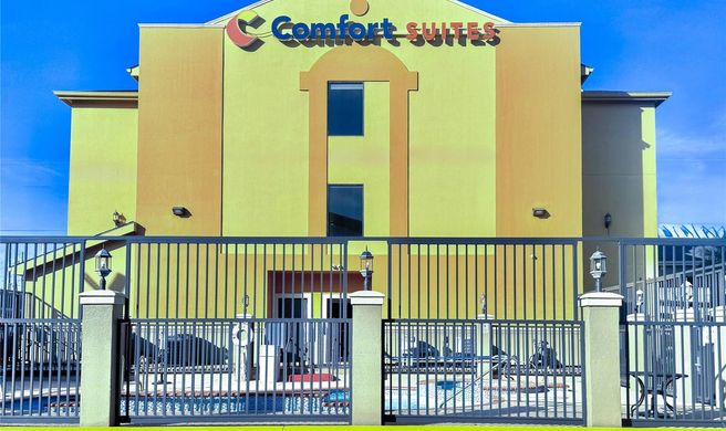 Comfort Suites Westchase Exterior