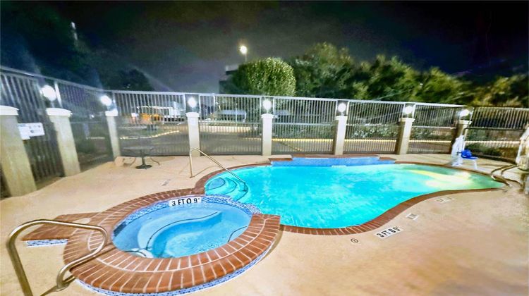 Comfort Suites Westchase Pool