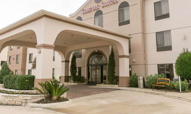 Comfort Suites North Exterior