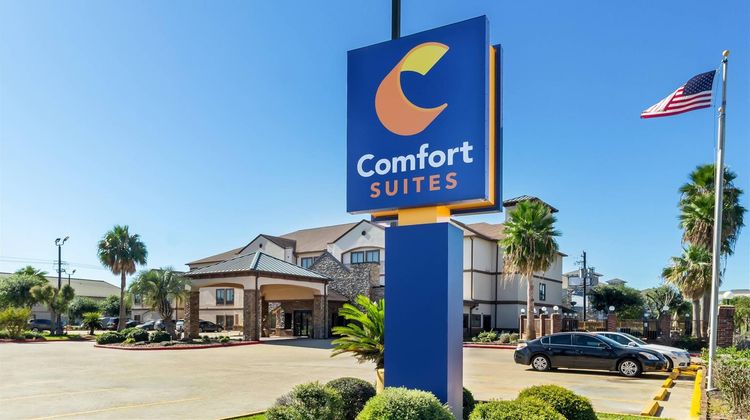Comfort Suites Exterior