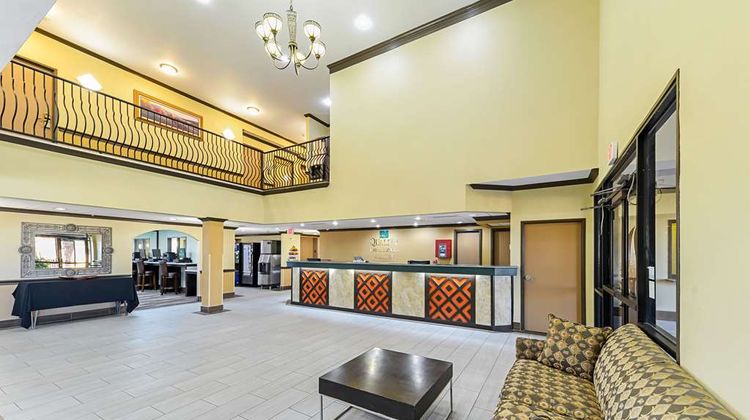 Quality Inn & Suites Lubbock Lobby