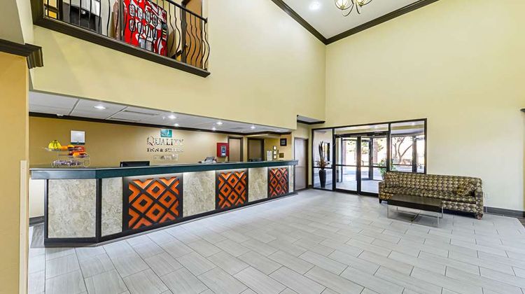 Quality Inn & Suites Lubbock Lobby