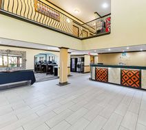Quality Inn & Suites Lubbock Lobby