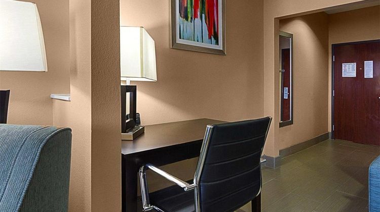 Comfort Suites Room