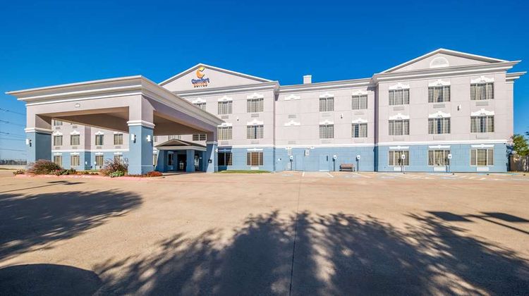 Comfort Suites near Alliance Exterior