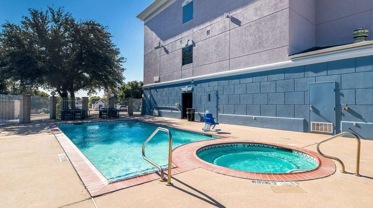 Comfort Suites near Alliance Pool