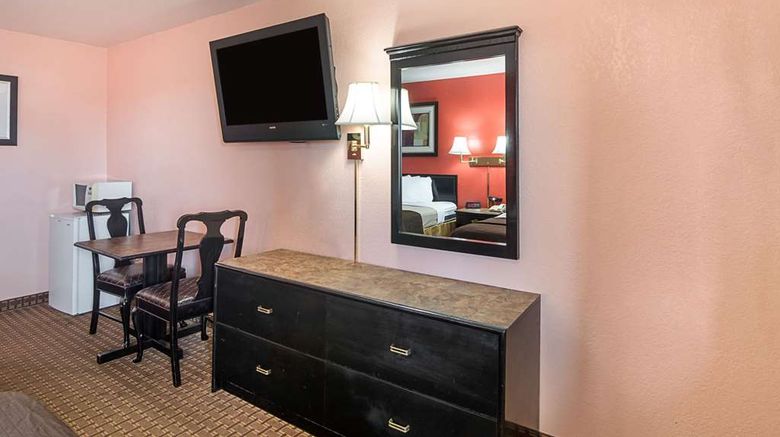 <b>Econo Lodge Room</b>. Images powered by <a href="https://iceportal.shijigroup.com/" title="IcePortal" target="_blank">IcePortal</a>.