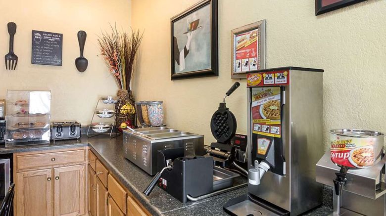 <b>Econo Lodge Restaurant</b>. Images powered by <a href="https://iceportal.shijigroup.com/" title="IcePortal" target="_blank">IcePortal</a>.